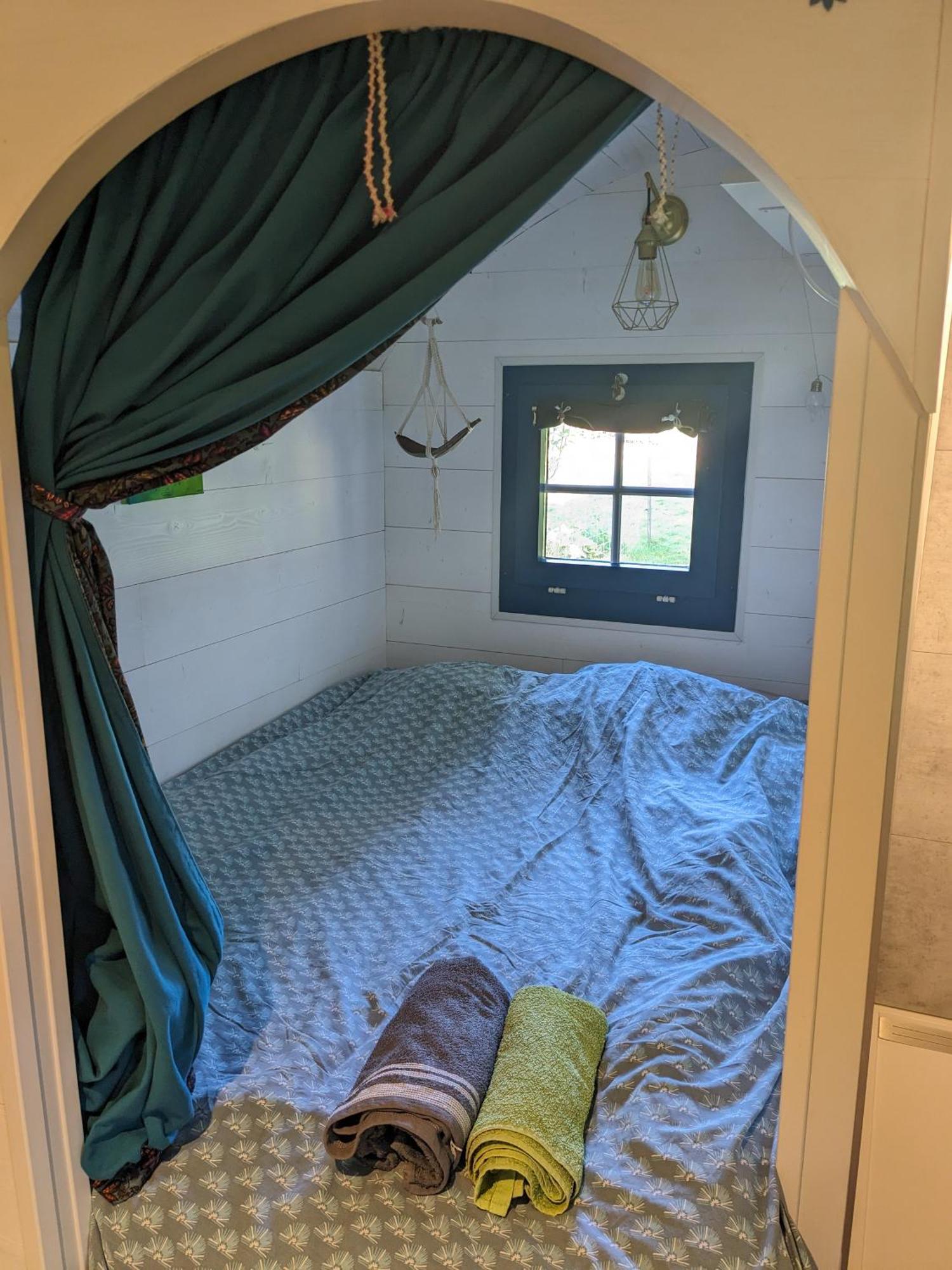 La Roulotte Tiny House Du Mond'Ideal Leval  Exterior photo